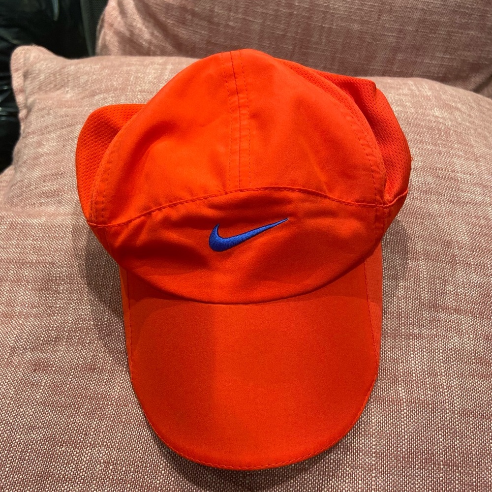 Nike feather light dry fit hat